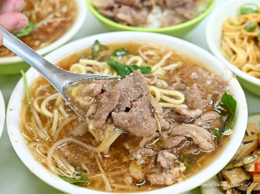 台中市中區阿仁羊肉羹｜台中50年老店，用料超實在的羊肉羹，羊肉給量沒在客氣，每天生意都超好！