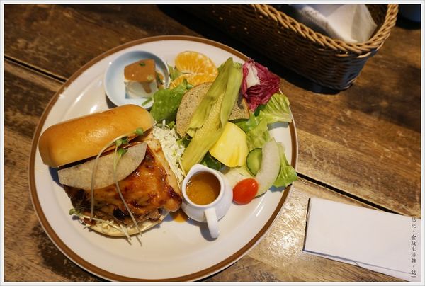 好丘-眷村腐乳雞腿貝果堡-2.JPG