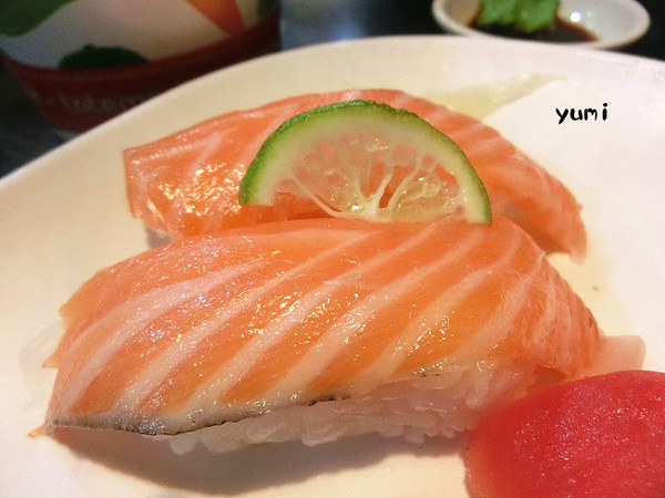 阿裕壽司:【台中食記】N訪→不排隊吃不到~超平價壽司&生魚片讓你回味無窮@阿裕壽司 阿裕壽司:【台中食記】N訪→不排隊吃不到~超平價壽司&生魚片讓你回味無窮@阿裕壽司