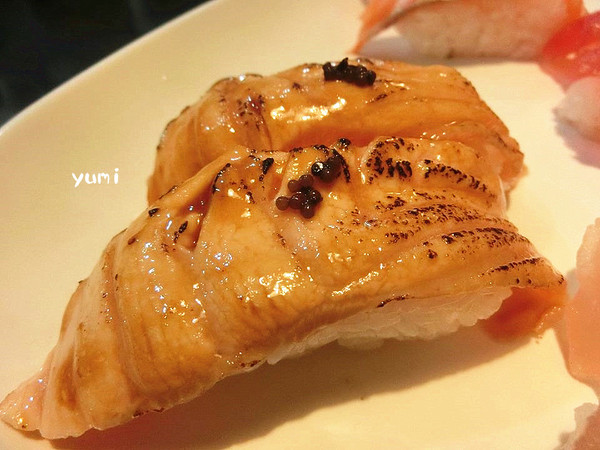 阿裕壽司:【台中食記】N訪→不排隊吃不到~超平價壽司&生魚片讓你回味無窮@阿裕壽司 阿裕壽司:【台中食記】N訪→不排隊吃不到~超平價壽司&生魚片讓你回味無窮@阿裕壽司