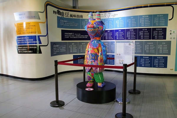 品皇咖啡觀光工廠:【嘉義太保景點】品皇咖啡觀光工廠~異國風皇家拍照場景 玩拍巨型摩卡壺及咖啡杯 免門票參觀及試飲到飽