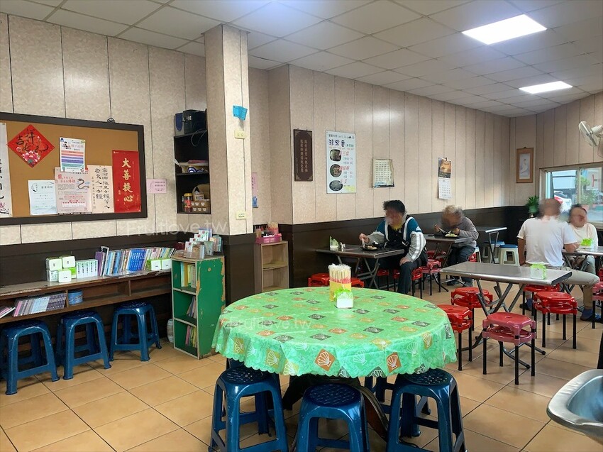 非常香臭豆腐⟩台中南區美食，台中臭豆腐推薦，在地人氣臭豆腐，一開店饕客不間斷，臭豆腐+麵線糊美味的下午茶套餐 @果果愛Fruitlove