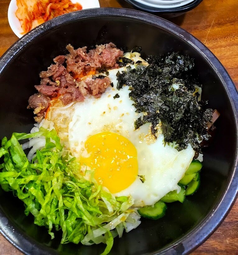 台北市內湖區[台北韓式]內湖區西湖站「首爾陶鍋之家」超高CP隱藏在巷弄間的美味韓式/免費小菜好好味好驚艷/餐點份量都很