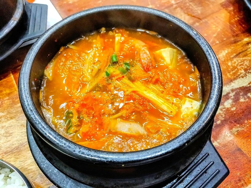 台北市內湖區[台北韓式]內湖區西湖站「首爾陶鍋之家」超高CP隱藏在巷弄間的美味韓式/免費小菜好好味好驚艷/餐點份量都很