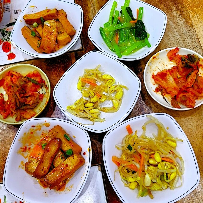 台北市內湖區[台北韓式]內湖區西湖站「首爾陶鍋之家」超高CP隱藏在巷弄間的美味韓式/免費小菜好好味好驚艷/餐點份量都很