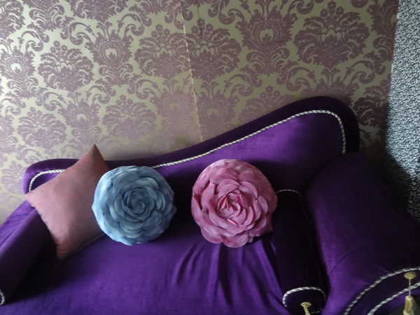 西納小街：1020711[官本金文愛台灣]西納小街與可愛的小熊來到童話般世界在彩虹步道上一起用餐