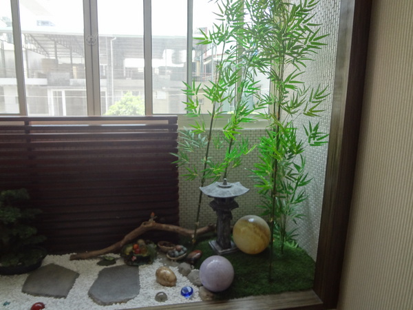 西納小街：1020711[官本金文愛台灣]西納小街與可愛的小熊來到童話般世界在彩虹步道上一起用餐