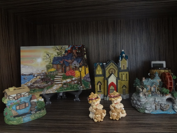 西納小街：1020711[官本金文愛台灣]西納小街與可愛的小熊來到童話般世界在彩虹步道上一起用餐