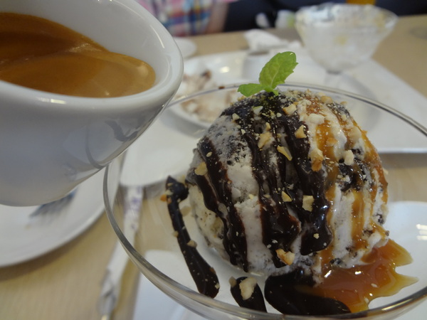 西納小街：1020711[官本金文愛台灣]西納小街與可愛的小熊來到童話般世界在彩虹步道上一起用餐