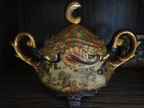 西納小街：1020711[官本金文愛台灣]西納小街與可愛的小熊來到童話般世界在彩虹步道上一起用餐