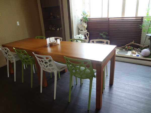 西納小街：1020711[官本金文愛台灣]西納小街與可愛的小熊來到童話般世界在彩虹步道上一起用餐