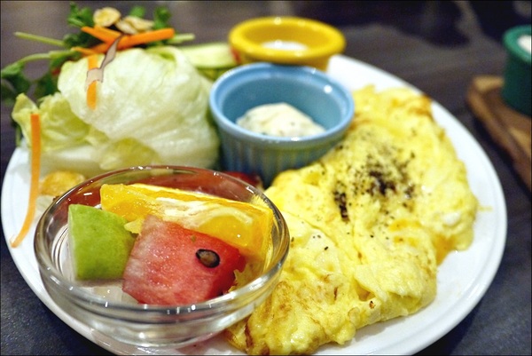 Tutti Cafe圖比咖啡創意早午餐：【Tutti Cafe圖比咖啡創意早午餐】松江南京站CP值美食，中西日敲出驚喜好滋味