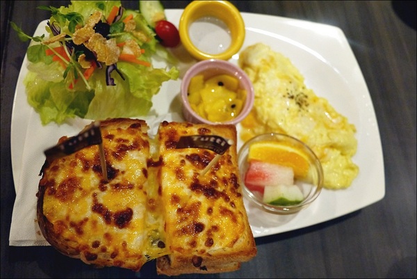 Tutti Cafe圖比咖啡創意早午餐：【Tutti Cafe圖比咖啡創意早午餐】松江南京站CP值美食，中西日敲出驚喜好滋味