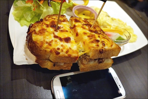 Tutti Cafe圖比咖啡創意早午餐：【Tutti Cafe圖比咖啡創意早午餐】松江南京站CP值美食，中西日敲出驚喜好滋味