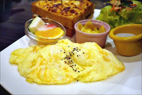 Tutti Cafe圖比咖啡創意早午餐：【Tutti Cafe圖比咖啡創意早午餐】松江南京站CP值美食，中西日敲出驚喜好滋味