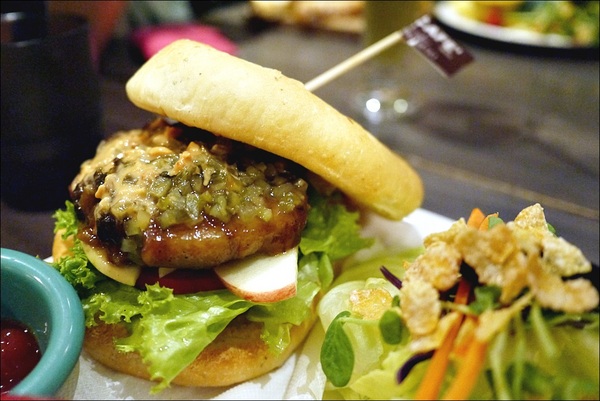 Tutti Cafe圖比咖啡創意早午餐：【Tutti Cafe圖比咖啡創意早午餐】松江南京站CP值美食，中西日敲出驚喜好滋味