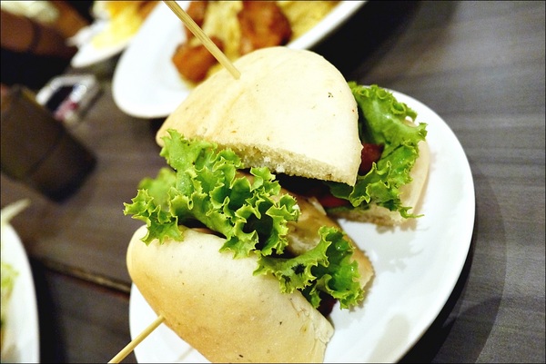 Tutti Cafe圖比咖啡創意早午餐：【Tutti Cafe圖比咖啡創意早午餐】松江南京站CP值美食，中西日敲出驚喜好滋味