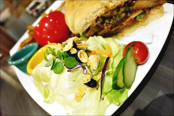 Tutti Cafe圖比咖啡創意早午餐：【Tutti Cafe圖比咖啡創意早午餐】松江南京站CP值美食，中西日敲出驚喜好滋味