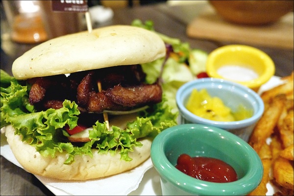 Tutti Cafe圖比咖啡創意早午餐：【Tutti Cafe圖比咖啡創意早午餐】松江南京站CP值美食，中西日敲出驚喜好滋味