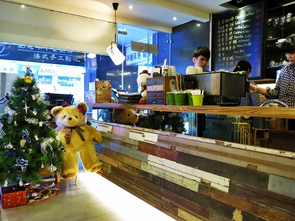 Tutti Cafe圖比咖啡創意早午餐：【捷運松江南京】喝泰迪熊咖啡，吃創意早午餐 — Tutti Cafe圖比咖啡