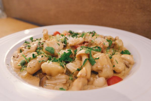 【食記】新北・鶯歌｜穎村食光，鶯歌三合院內的日式老宅創意義式料理・需預約｜新北美食、鶯歌火車站、巷弄隱密