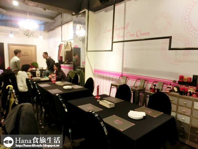 【廠商合作】Queen Coffee | 耶誕歡樂粉紅雙人套餐 特製草莓鬆餅 粉紅醬雞塊義大利麵 奢華風格的蘆洲下午茶