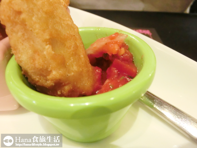 【廠商合作】Queen Coffee | 耶誕歡樂粉紅雙人套餐 特製草莓鬆餅 粉紅醬雞塊義大利麵 奢華風格的蘆洲下午茶