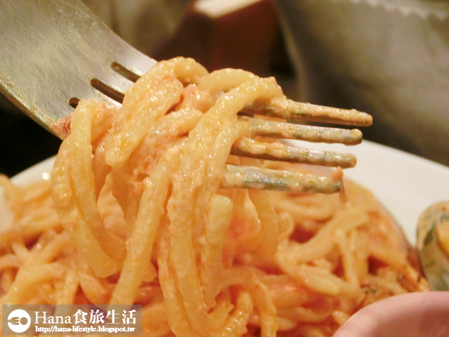 【廠商合作】Queen Coffee | 耶誕歡樂粉紅雙人套餐 特製草莓鬆餅 粉紅醬雞塊義大利麵 奢華風格的蘆洲下午茶