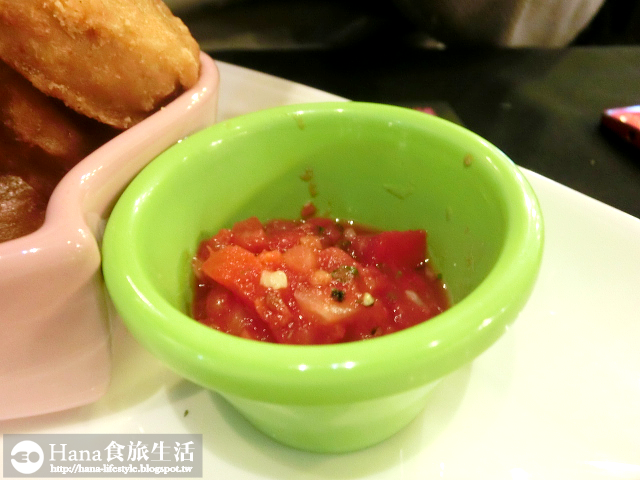 【廠商合作】Queen Coffee | 耶誕歡樂粉紅雙人套餐 特製草莓鬆餅 粉紅醬雞塊義大利麵 奢華風格的蘆洲下午茶