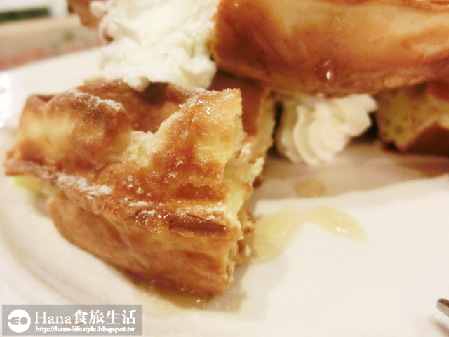 【廠商合作】Queen Coffee | 耶誕歡樂粉紅雙人套餐 特製草莓鬆餅 粉紅醬雞塊義大利麵 奢華風格的蘆洲下午茶