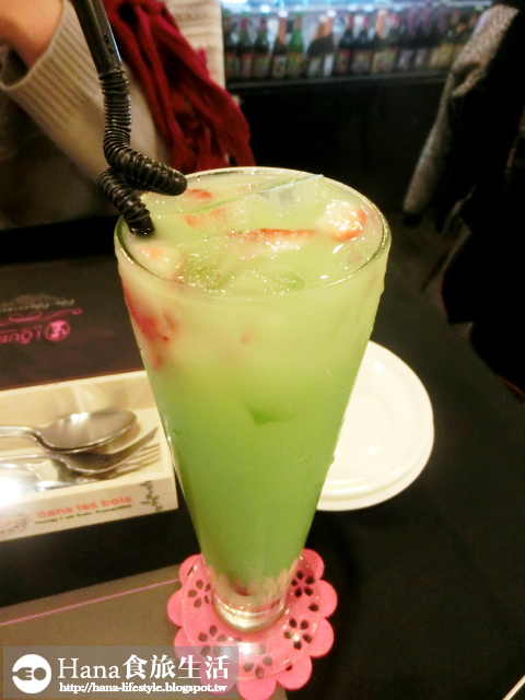 【廠商合作】Queen Coffee | 耶誕歡樂粉紅雙人套餐 特製草莓鬆餅 粉紅醬雞塊義大利麵 奢華風格的蘆洲下午茶