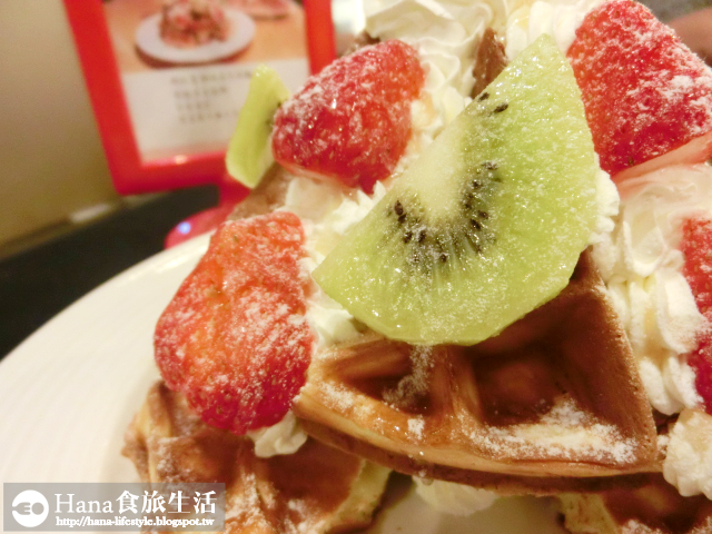 【廠商合作】Queen Coffee | 耶誕歡樂粉紅雙人套餐 特製草莓鬆餅 粉紅醬雞塊義大利麵 奢華風格的蘆洲下午茶