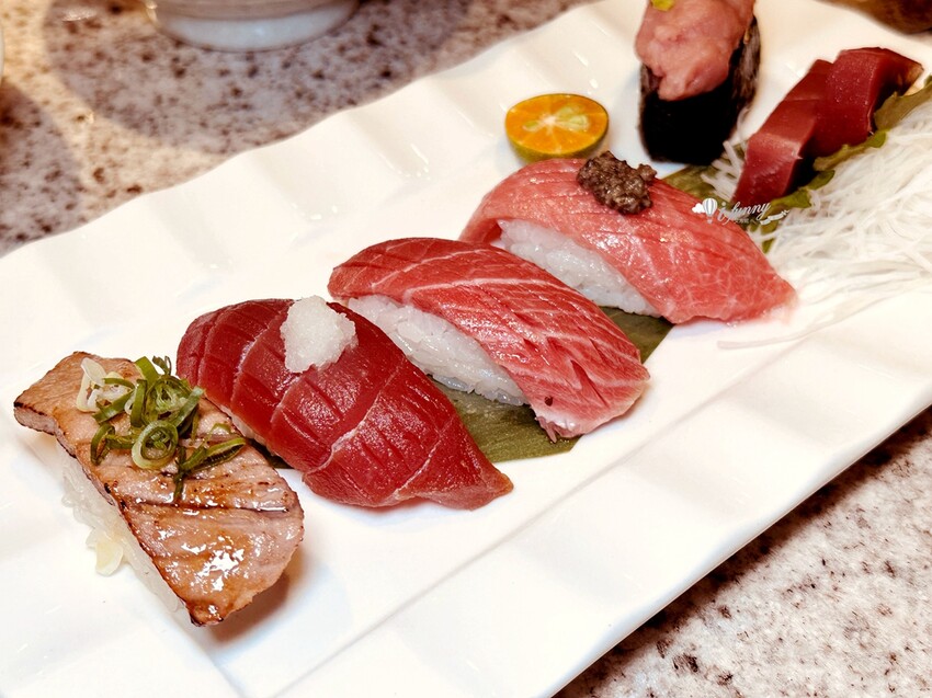 享受高品質的迴轉壽司，台中的大漁迴轉壽司大墩南店在黑鮪魚季提供超乎想像的新鮮美味，每一片壽司都是藝術品，每一口都是對味蕾的極致呵護！