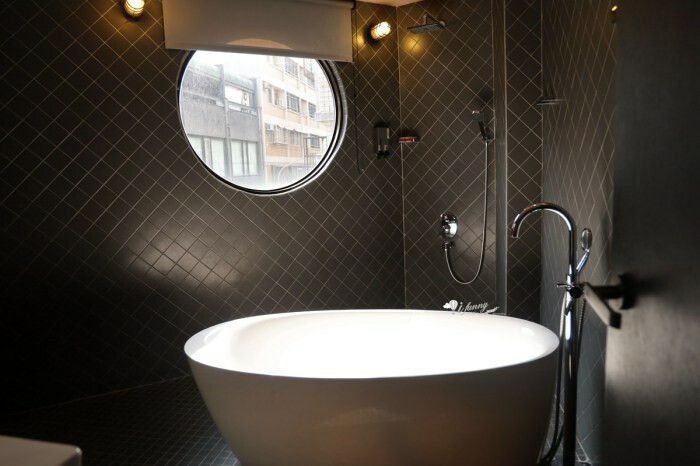 享受高品質的迴轉壽司，台中的大漁迴轉壽司大墩南店在黑鮪魚季提供超乎想像的新鮮美味，每一片壽司都是藝術品，每一口都是對味蕾的極致呵護！