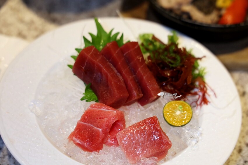 享受高品質的迴轉壽司，台中的大漁迴轉壽司大墩南店在黑鮪魚季提供超乎想像的新鮮美味，每一片壽司都是藝術品，每一口都是對味蕾的極致呵護！