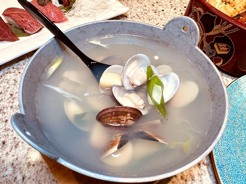 享受高品質的迴轉壽司，台中的大漁迴轉壽司大墩南店在黑鮪魚季提供超乎想像的新鮮美味，每一片壽司都是藝術品，每一口都是對味蕾的極致呵護！