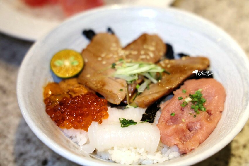 享受高品質的迴轉壽司，台中的大漁迴轉壽司大墩南店在黑鮪魚季提供超乎想像的新鮮美味，每一片壽司都是藝術品，每一口都是對味蕾的極致呵護！