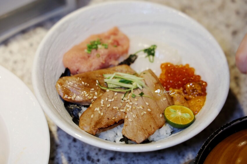 享受高品質的迴轉壽司，台中的大漁迴轉壽司大墩南店在黑鮪魚季提供超乎想像的新鮮美味，每一片壽司都是藝術品，每一口都是對味蕾的極致呵護！