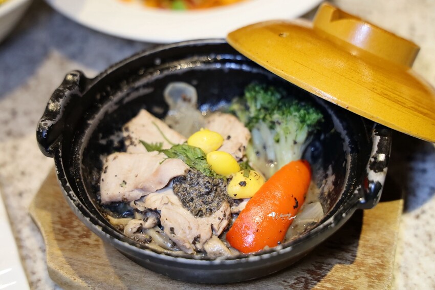 享受高品質的迴轉壽司，台中的大漁迴轉壽司大墩南店在黑鮪魚季提供超乎想像的新鮮美味，每一片壽司都是藝術品，每一口都是對味蕾的極致呵護！