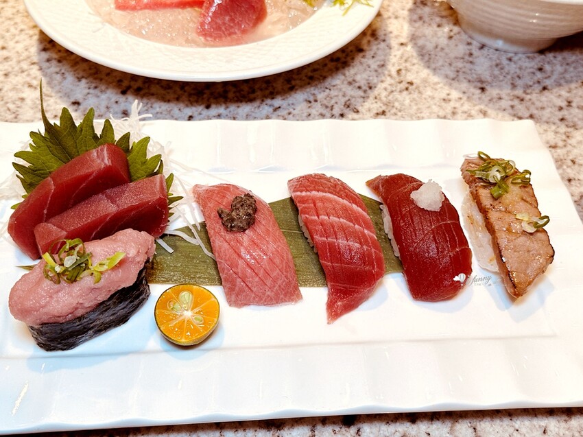 享受高品質的迴轉壽司，台中的大漁迴轉壽司大墩南店在黑鮪魚季提供超乎想像的新鮮美味，每一片壽司都是藝術品，每一口都是對味蕾的極致呵護！