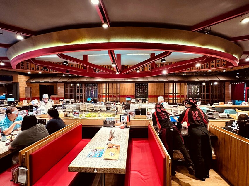 享受高品質的迴轉壽司，台中的大漁迴轉壽司大墩南店在黑鮪魚季提供超乎想像的新鮮美味，每一片壽司都是藝術品，每一口都是對味蕾的極致呵護！