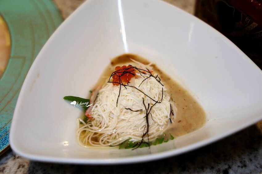 享受高品質的迴轉壽司，台中的大漁迴轉壽司大墩南店在黑鮪魚季提供超乎想像的新鮮美味，每一片壽司都是藝術品，每一口都是對味蕾的極致呵護！