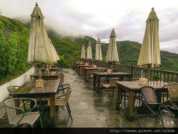 [吃喝]上山閱讀。