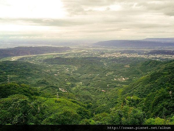 [吃喝]上山閱讀。