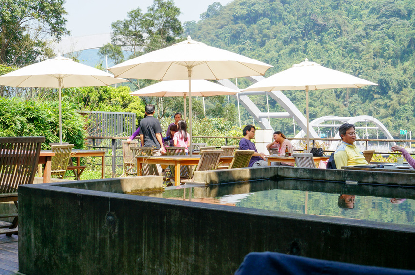 La Villa Wulai 新店烏來，燕子湖湖畔景觀餐廳，人氣質感咖啡館推薦。