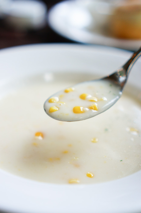 La Villa Wulai 新店烏來，燕子湖湖畔景觀餐廳，人氣質感咖啡館推薦。