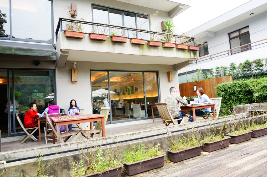 La Villa Wulai 新店烏來，燕子湖湖畔景觀餐廳，人氣質感咖啡館推薦。