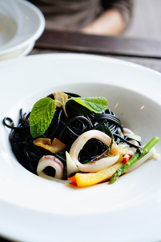 La Villa Wulai 新店烏來，燕子湖湖畔景觀餐廳，人氣質感咖啡館推薦。