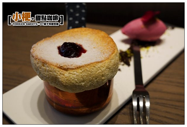 【台中甜溜食記】小梗甜點咖啡：輕柔雲朵舒芙蕾蛋糕~美味不再稍縱即逝