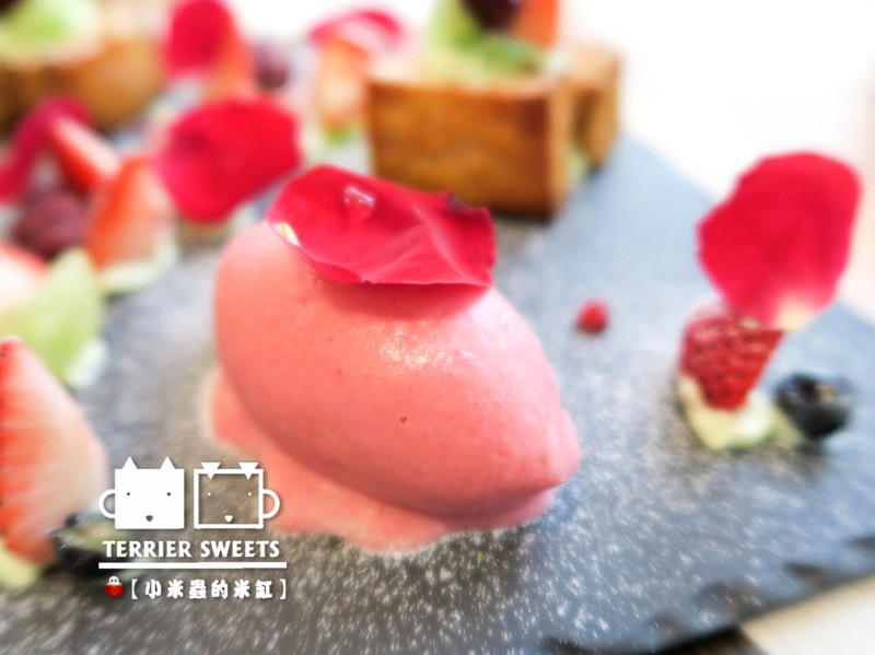 【台中下午茶】小梗甜點咖啡~♥漂亮的像藝術品般甜點,繽紛又美味♥~